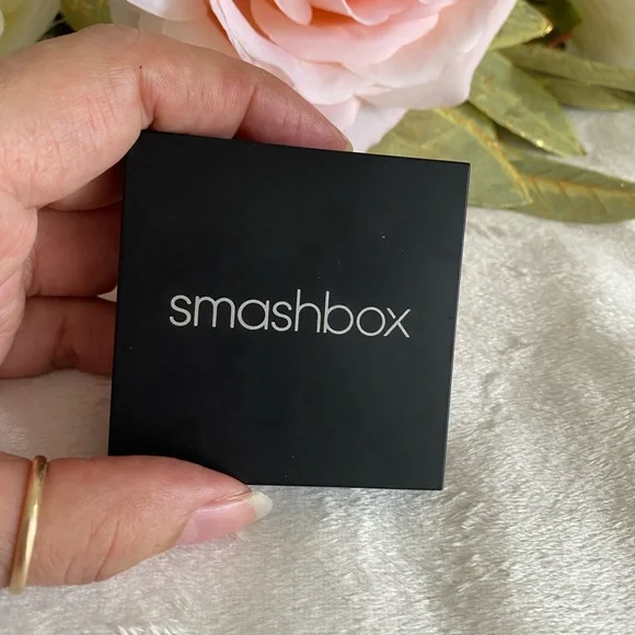 Smashbox HINT OF BRONZE POWDER 0.29 oz/ 8.5g - Picture 5 of 6